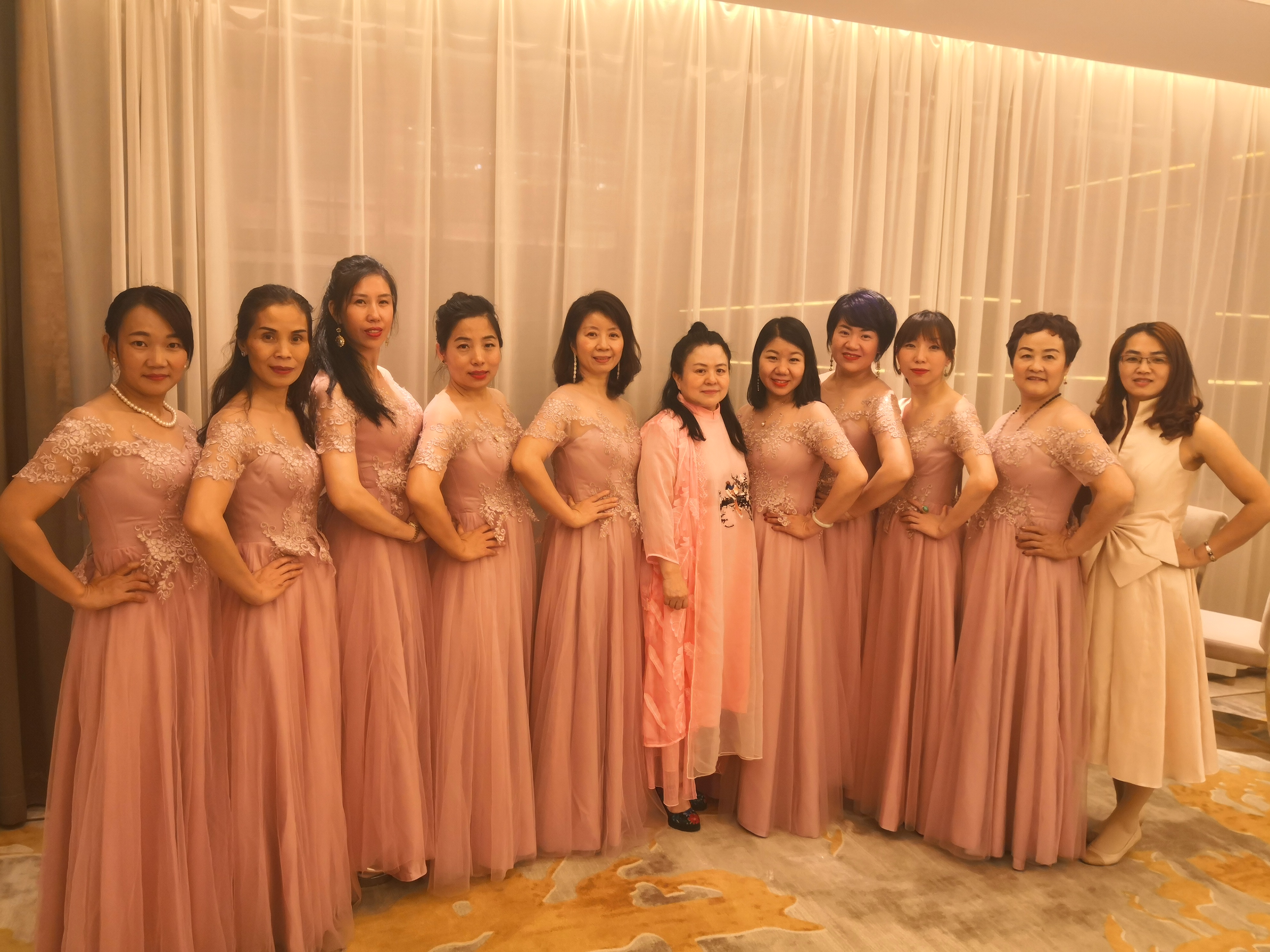 我司柬埔寨物流專(zhuān)線(xiàn)?專(zhuān)家李雨蔓女士榮獲“東莞市女企業(yè)家”光榮稱(chēng)號(hào) 我司柬埔寨物流專(zhuān)線(xiàn)?專(zhuān)家李雨蔓女士榮獲“東莞市女企業(yè)家”光榮稱(chēng)號(hào)